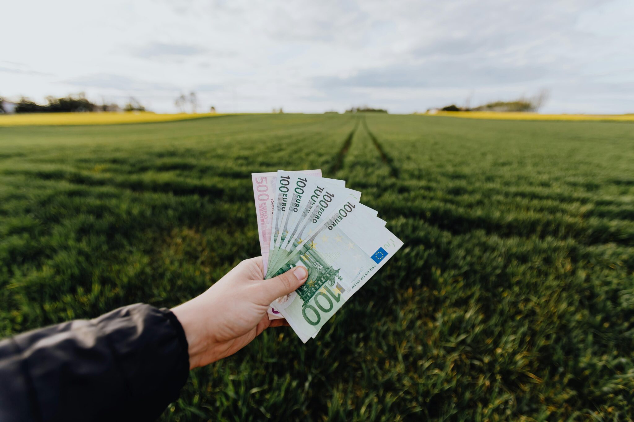 Best Tips Before Traveling Carry Some Cash